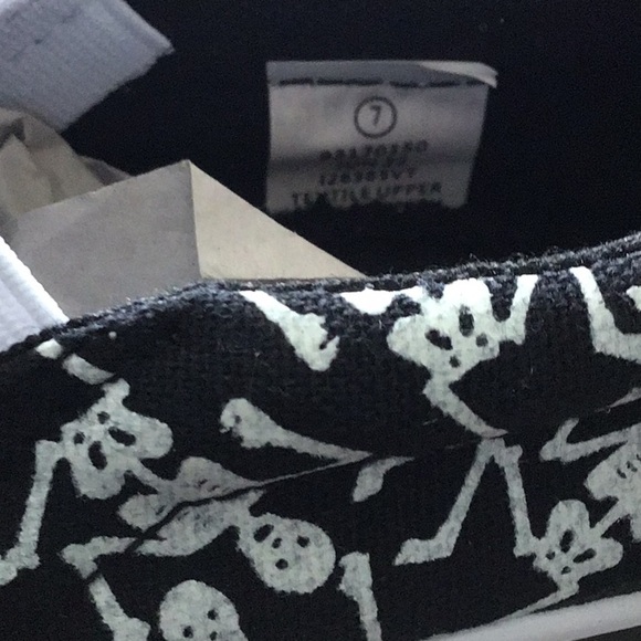 Tommy Bahama Glow In The Dark Skeletons Slip On Sneakers Toddler size 5 … - Picture 6 of 9